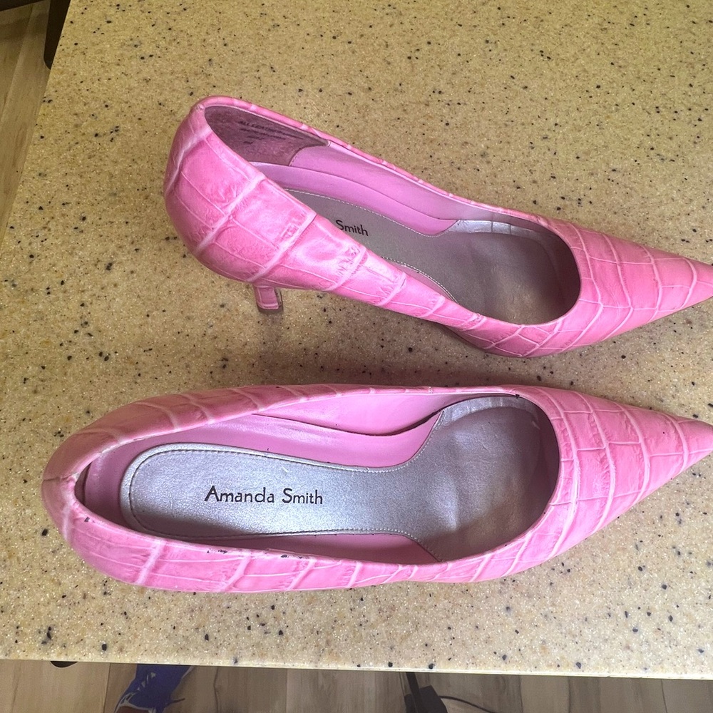 Amanda Smith pink pumps